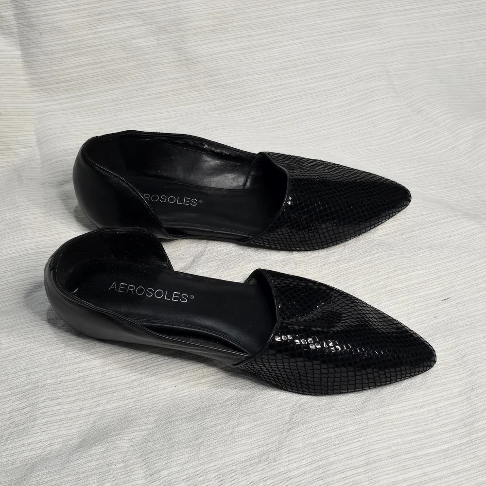 AEROSOLES Black Snakeskin Pattern Flats